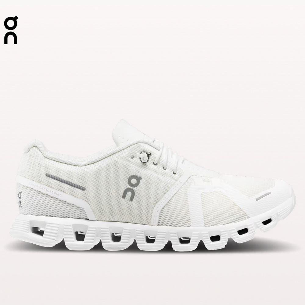 NWT On Cloud - White Cloud 5 - (Size 6)
